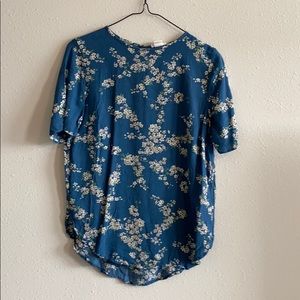 Blue flowery top